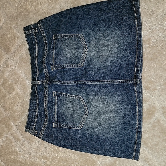 (J11) Place skirt size 16 - Picture 2 of 4